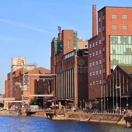 City Apartment Duisburg 1#Netflix &Wlan &Kingsize Bett &Kaffee Maschine & Central & 500M Innenhafen & 2 Min U Bahn Kültér fotó