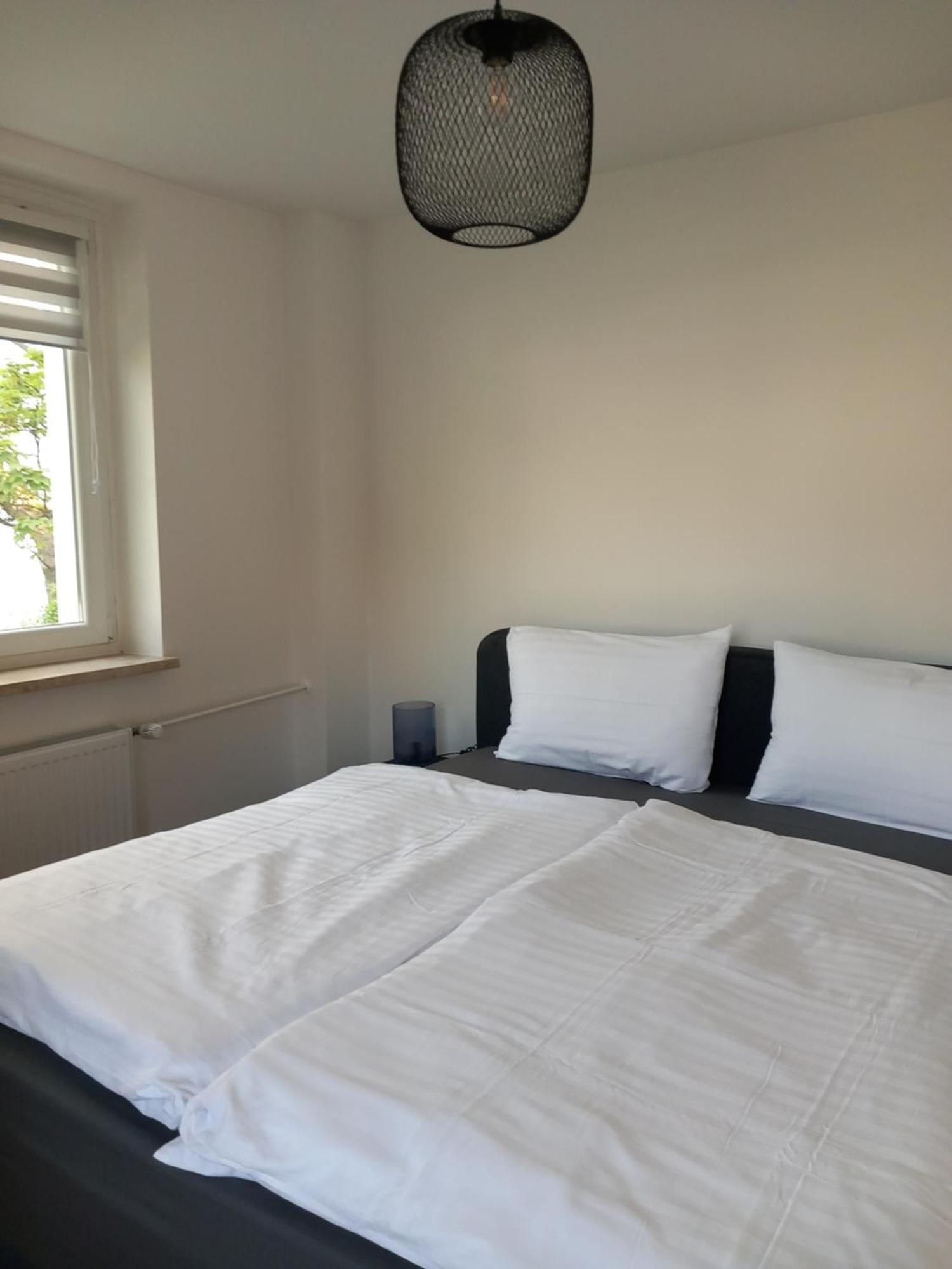 City Apartment Duisburg 1#Netflix &Wlan &Kingsize Bett &Kaffee Maschine & Central & 500M Innenhafen & 2 Min U Bahn Kültér fotó