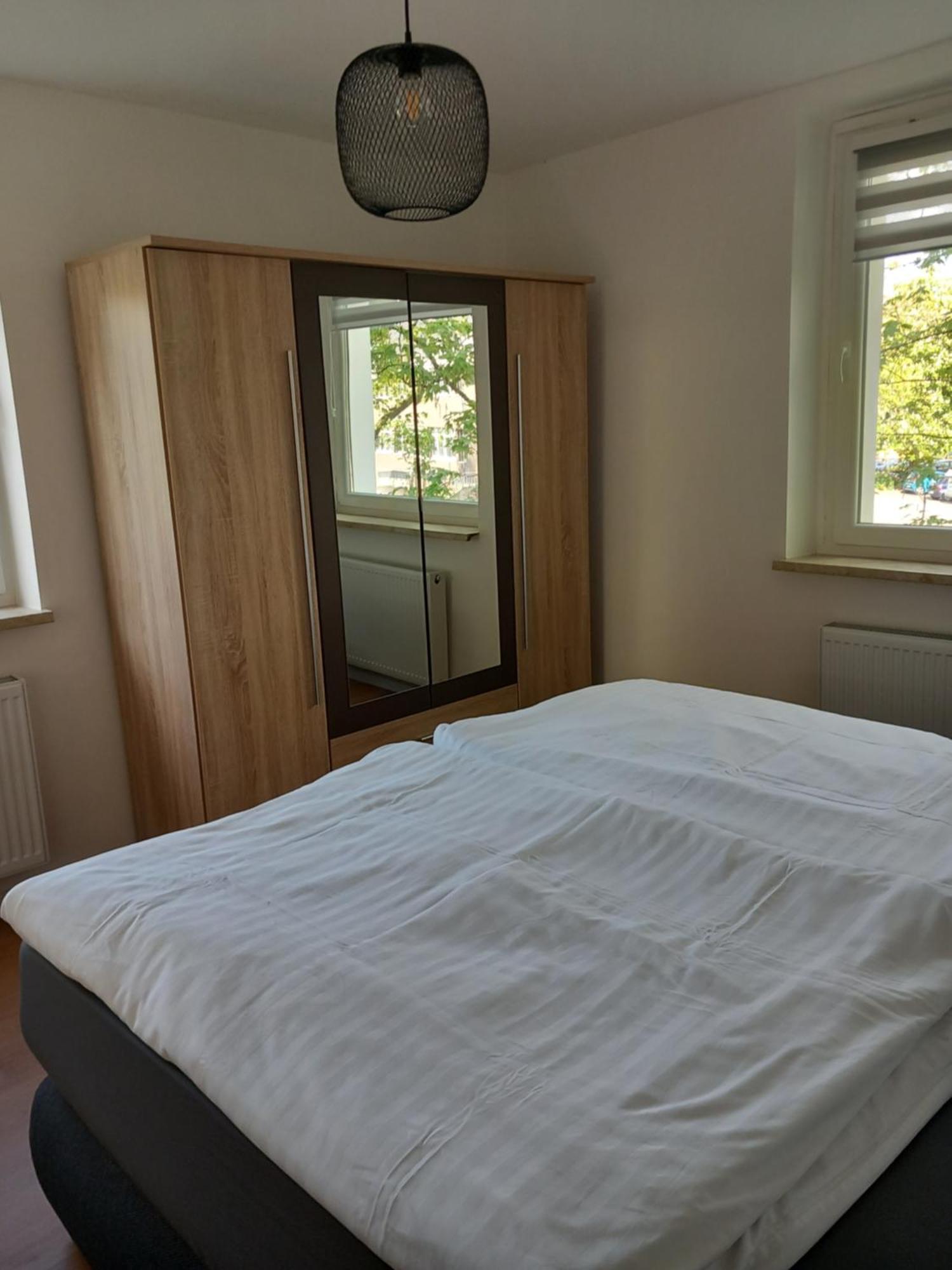 City Apartment Duisburg 1#Netflix &Wlan &Kingsize Bett &Kaffee Maschine & Central & 500M Innenhafen & 2 Min U Bahn Kültér fotó