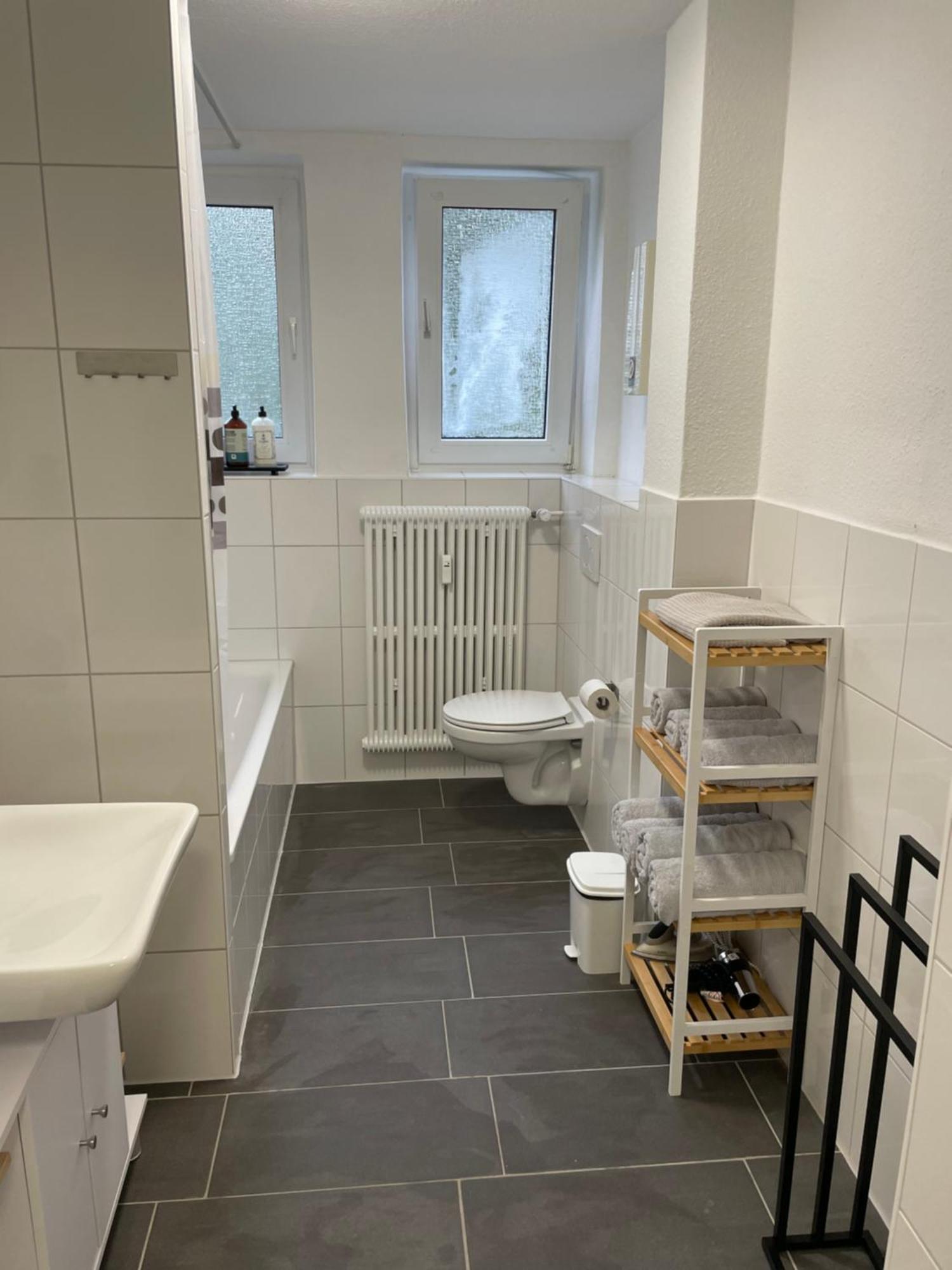 City Apartment Duisburg 1#Netflix &Wlan &Kingsize Bett &Kaffee Maschine & Central & 500M Innenhafen & 2 Min U Bahn Kültér fotó