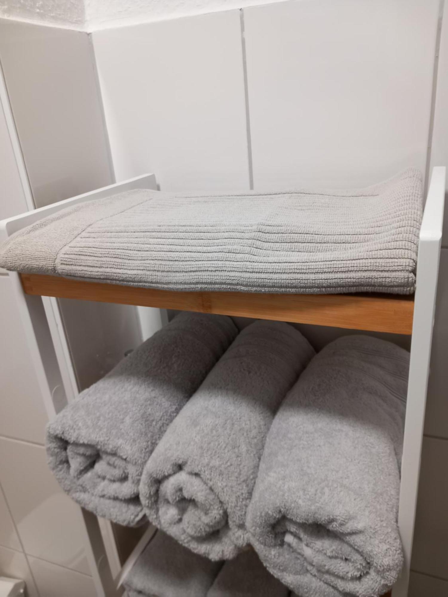City Apartment Duisburg 1#Netflix &Wlan &Kingsize Bett &Kaffee Maschine & Central & 500M Innenhafen & 2 Min U Bahn Kültér fotó