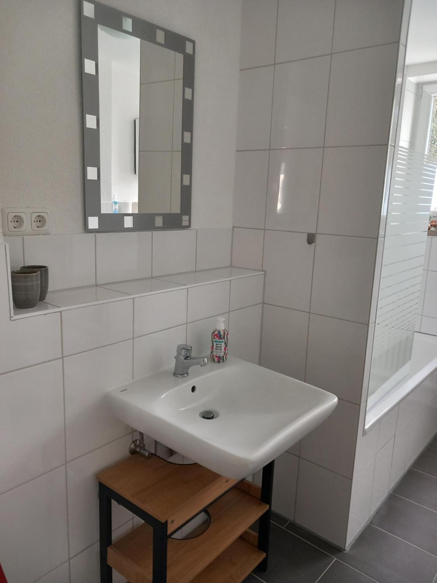 City Apartment Duisburg 1#Netflix &Wlan &Kingsize Bett &Kaffee Maschine & Central & 500M Innenhafen & 2 Min U Bahn Kültér fotó