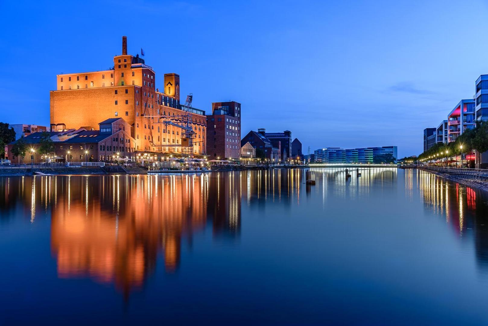 City Apartment Duisburg 1#Netflix &Wlan &Kingsize Bett &Kaffee Maschine & Central & 500M Innenhafen & 2 Min U Bahn Kültér fotó