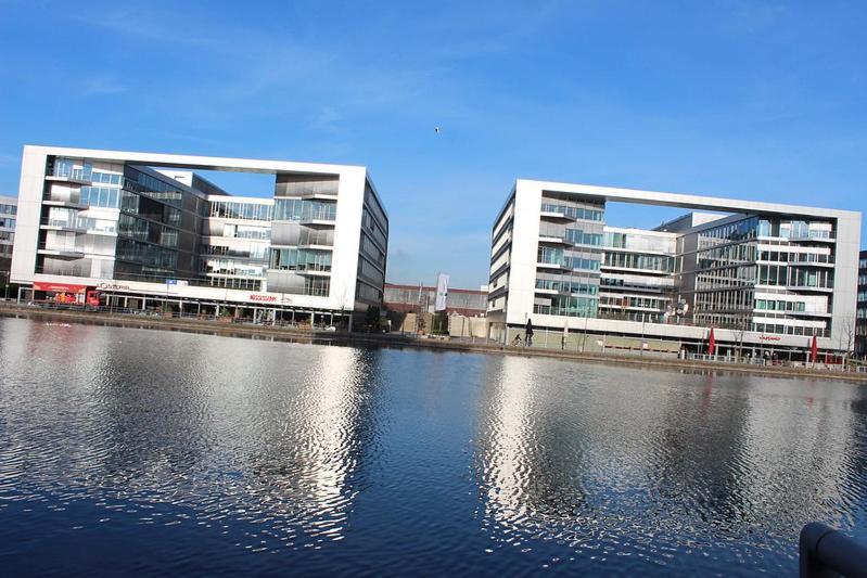 City Apartment Duisburg 1#Netflix &Wlan &Kingsize Bett &Kaffee Maschine & Central & 500M Innenhafen & 2 Min U Bahn Kültér fotó